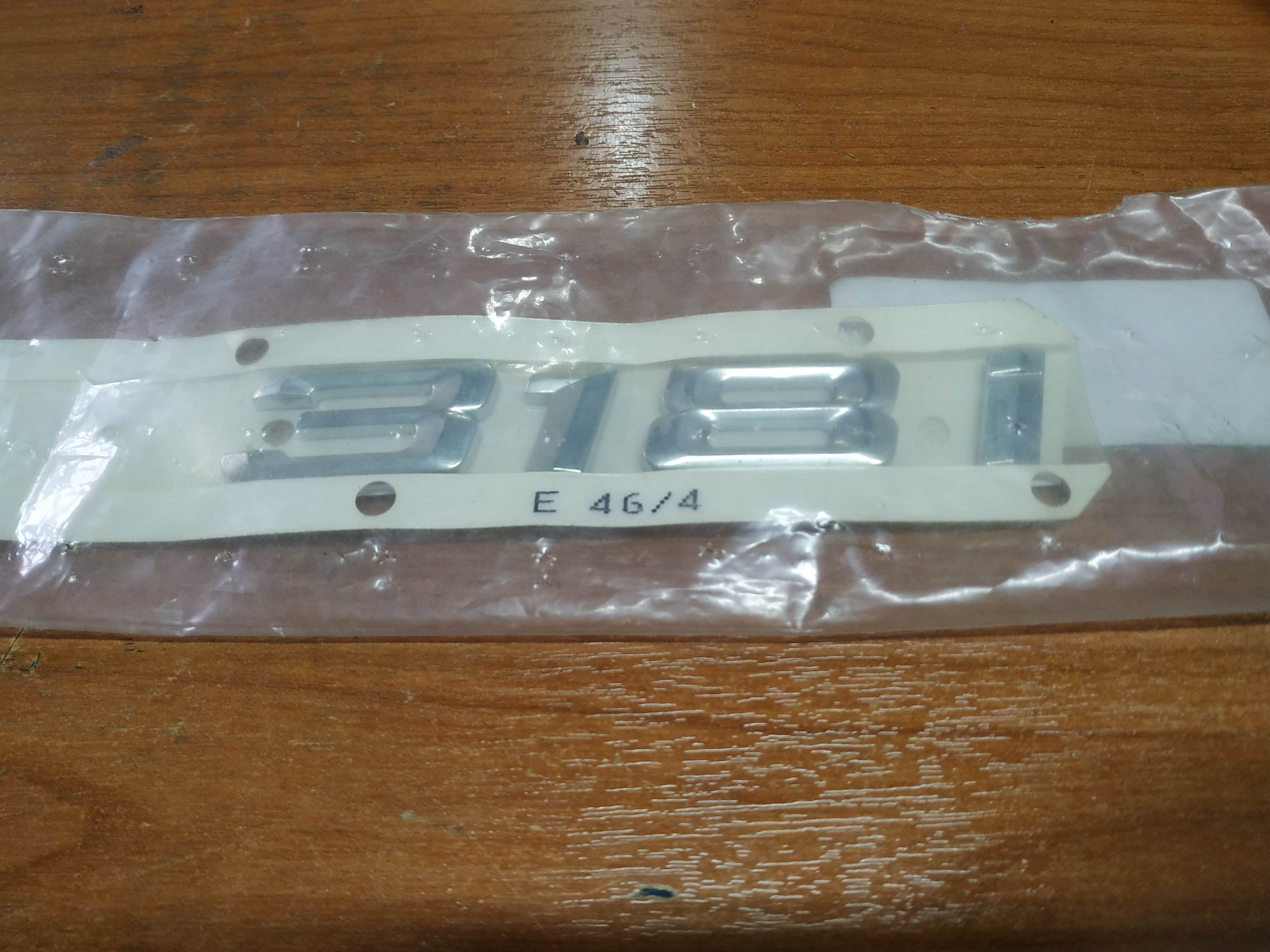 *BMW E46 emblem adhered rear 318i SEDAN !NEW! !GENUINE! 51148195096