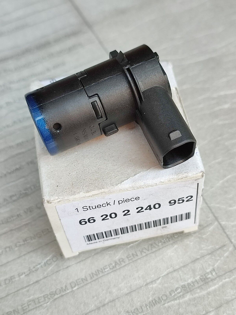 Thumbnail: BMW E39-E60-E61-E64-Z4-MINI ultrasonic sensor HYPER BLUE NEW GENUINE 66202240952