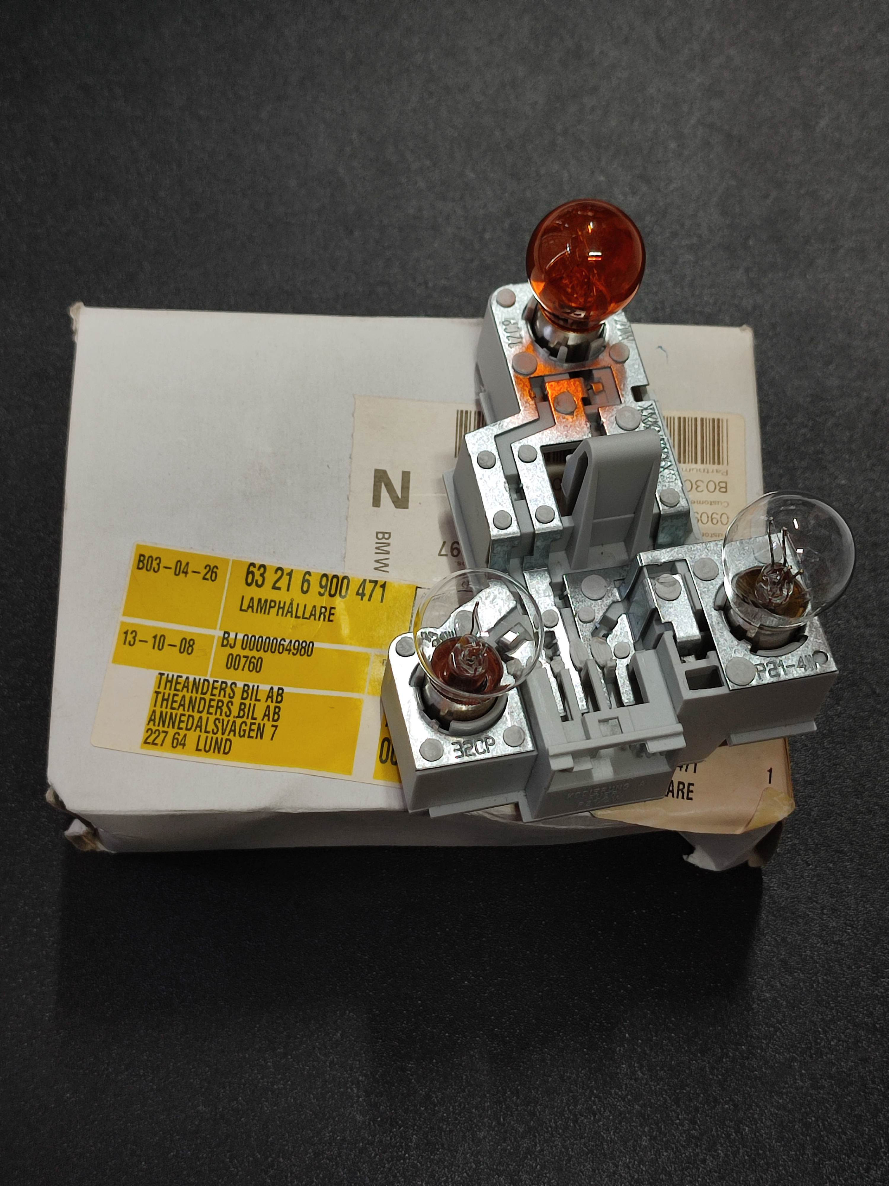 BMW E46 Touring tail light left bulb carrier !NEW! GENUINE 63216900471