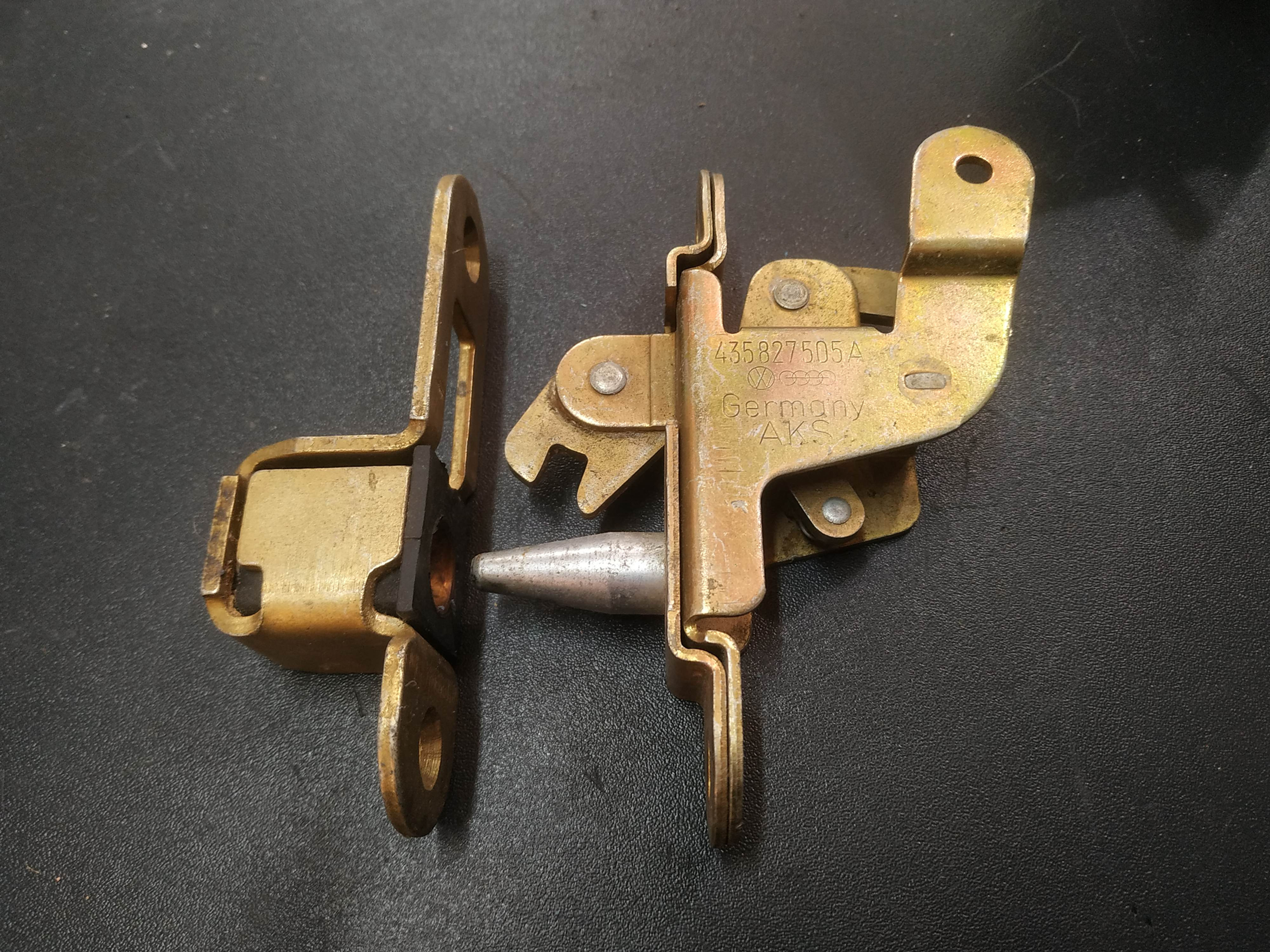 AUDI 100 Avant trunk lock !NEW! !GENUINE! 435827505A