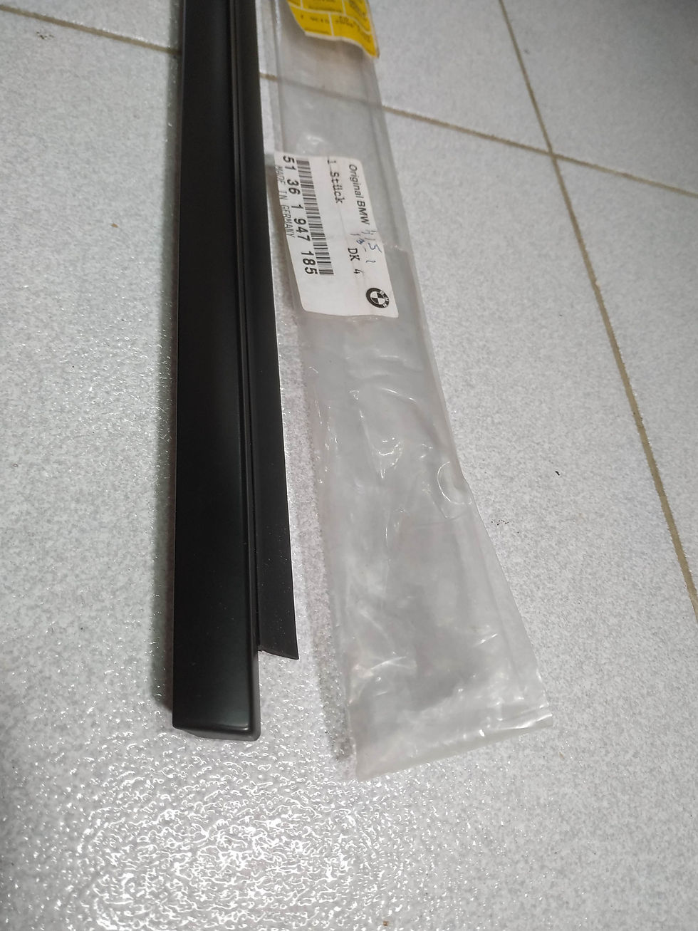 Thumbnail: BMW E30 Touring molding lower left side fixed window NEW NLA GENUINE 51361947185