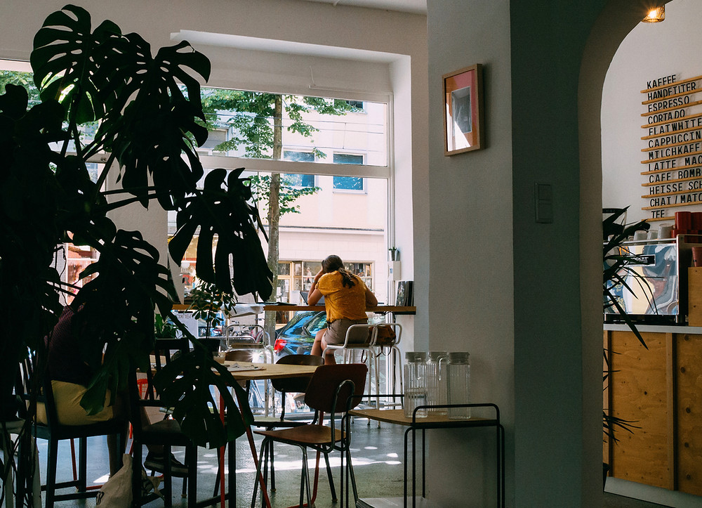 Woman working in a cafe.