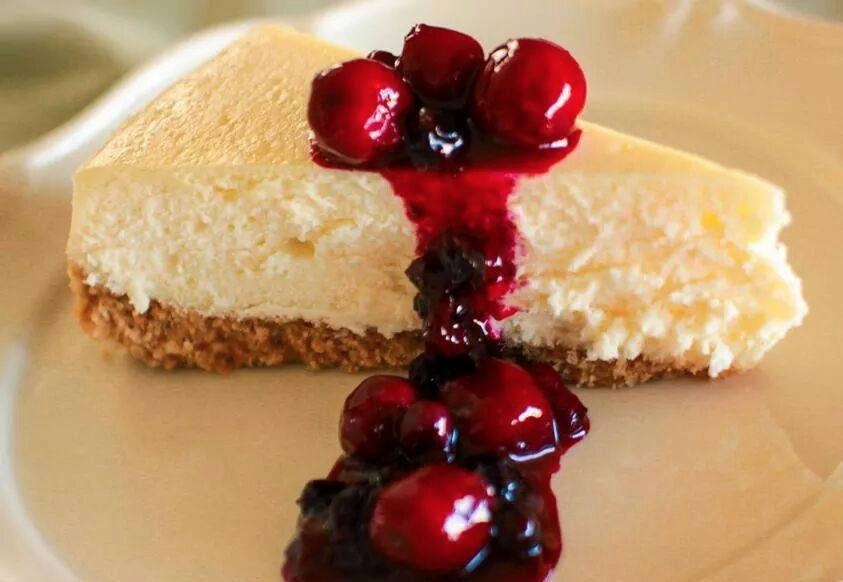 CHEESECAKE WITH BERRY SAUCE