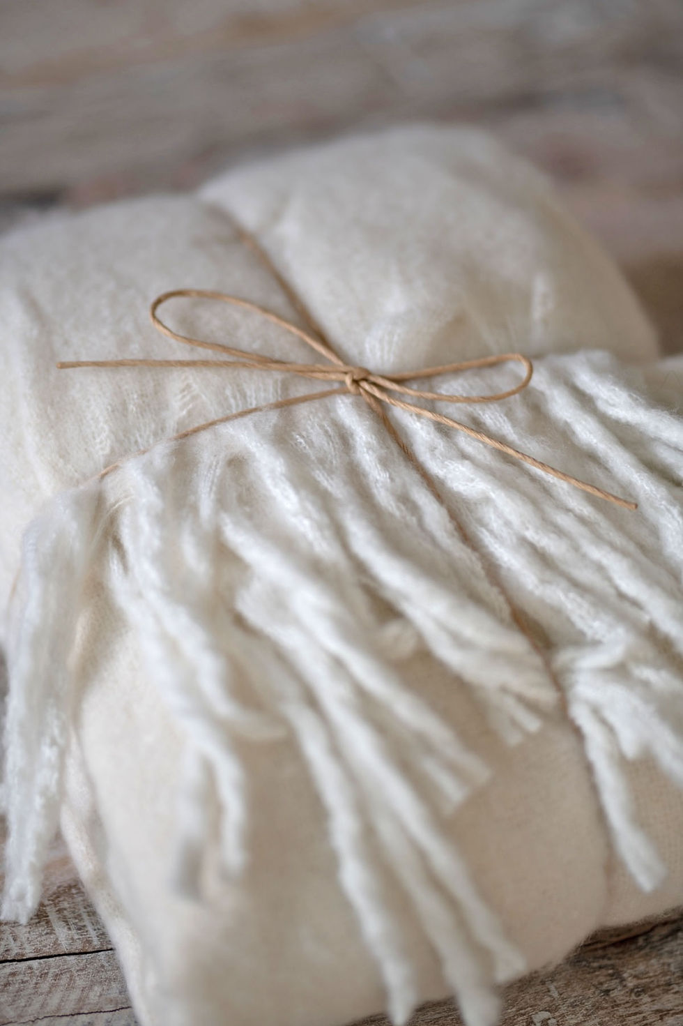 שמיכה לבנה מתערובת צמר