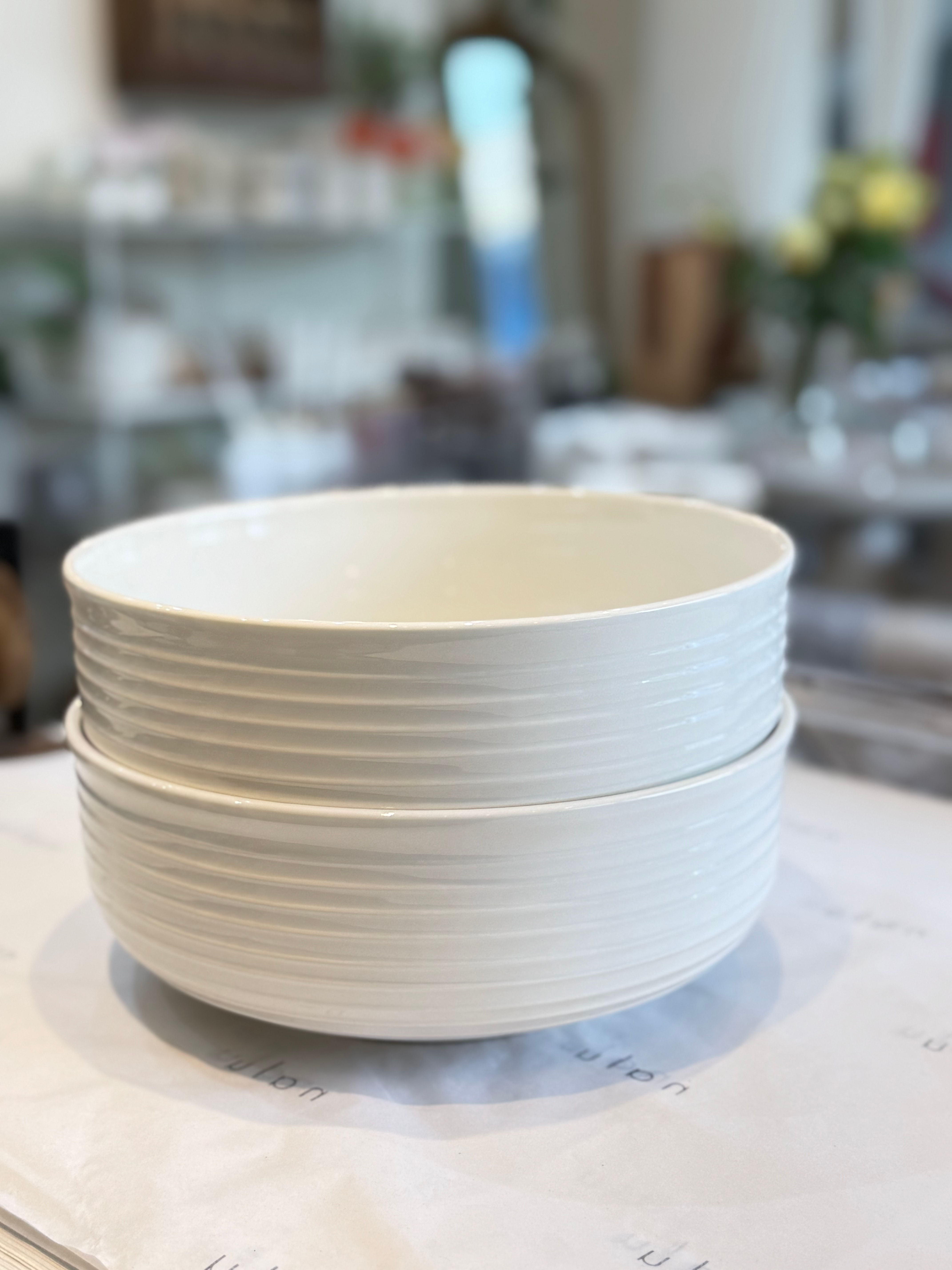 קערת פורצלן לבנה - פסים לרוחב  