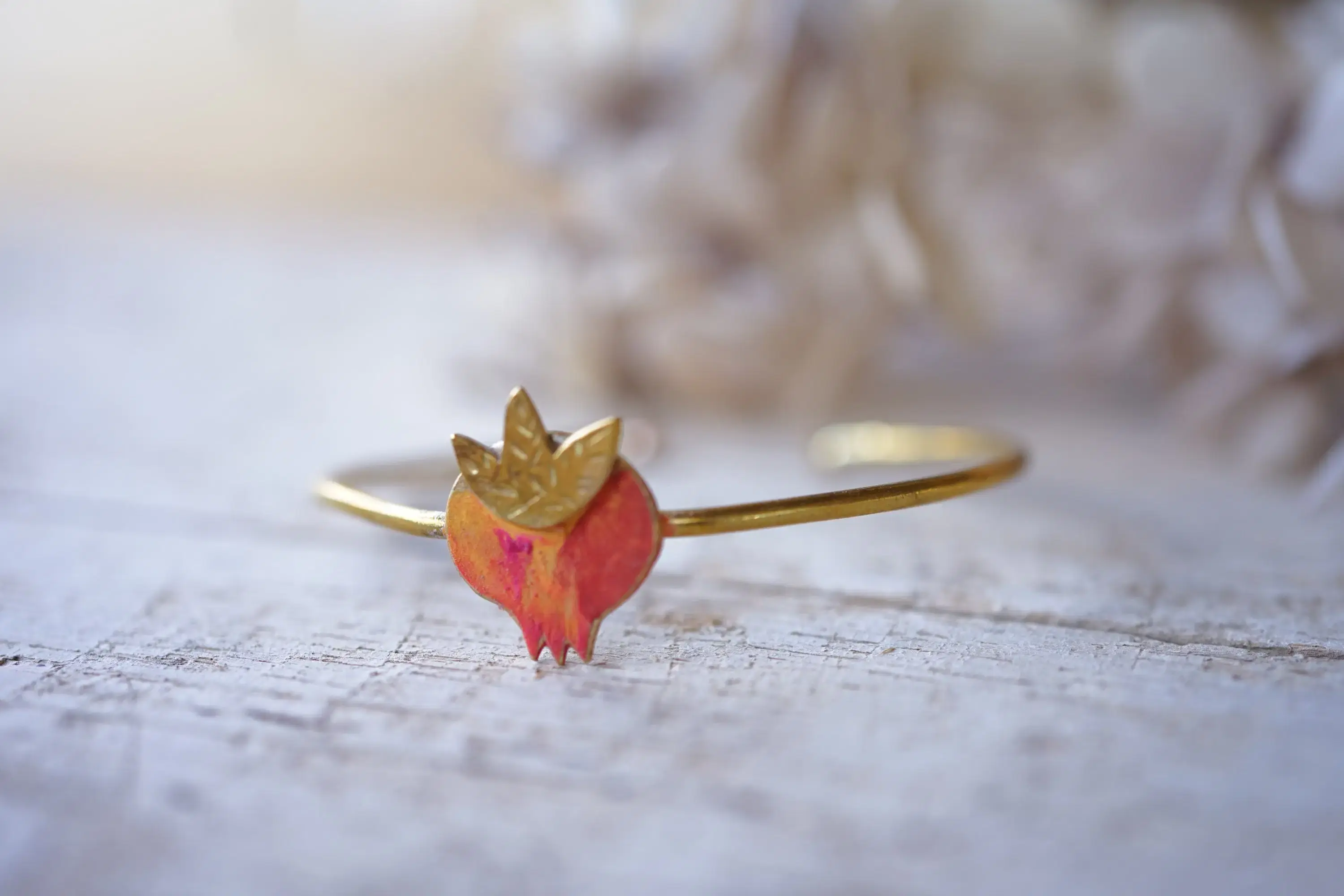 Brazalete granadas | María Rosúa