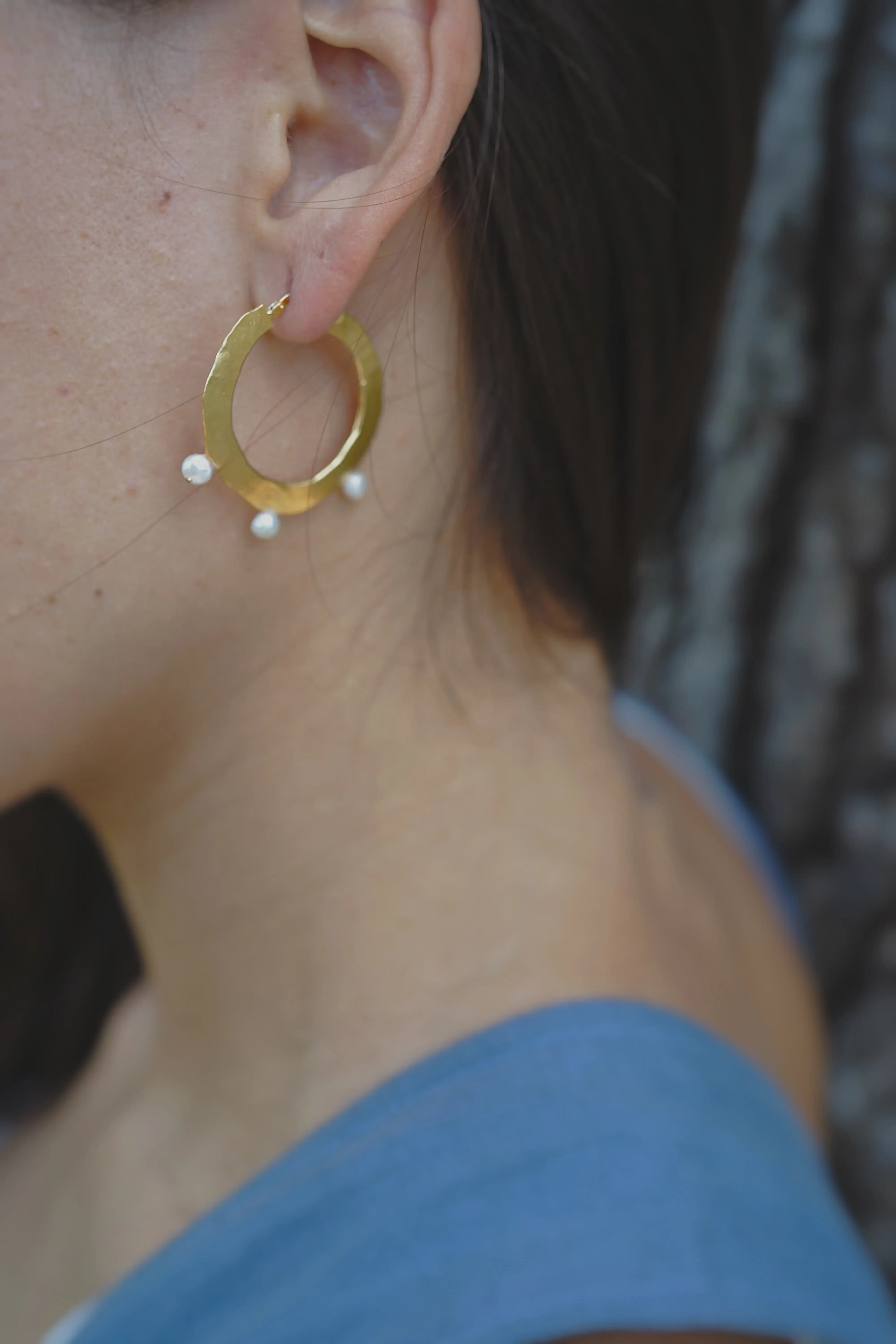Argollas con perlas de rio | María Rosúa