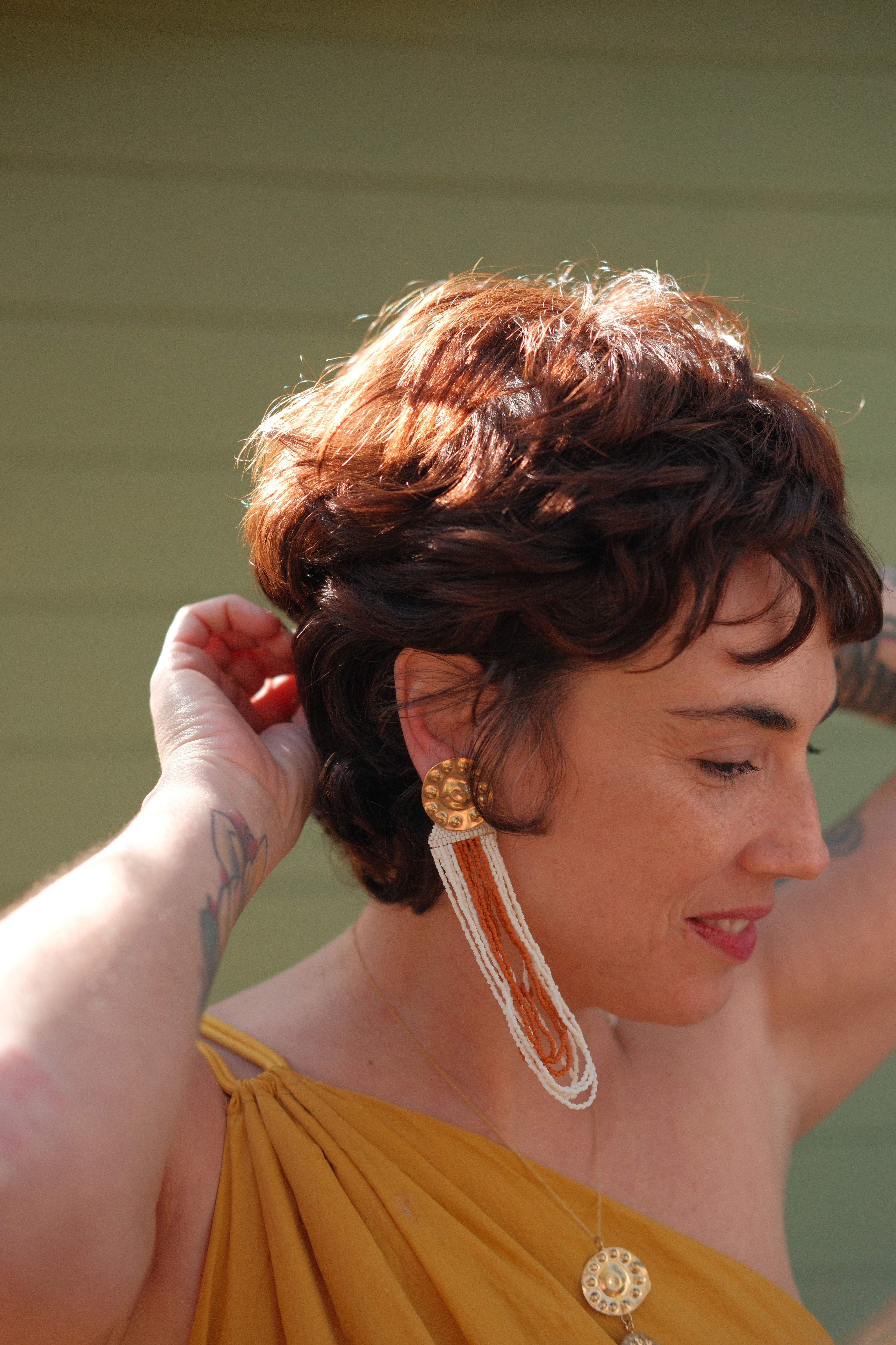 Pendientes tejiendo red