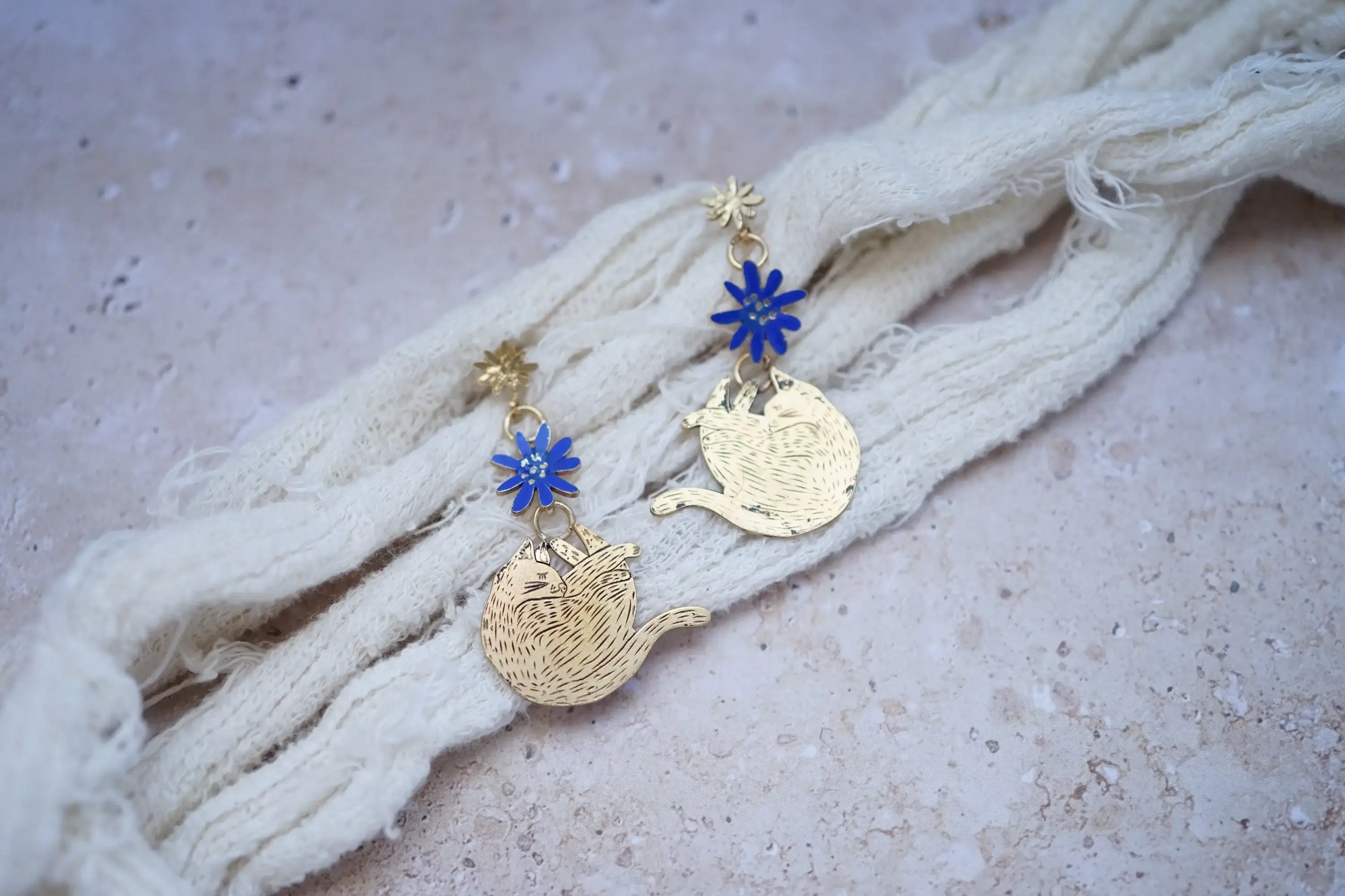 Pendientes gatos y flores TOTA | María Rosúa