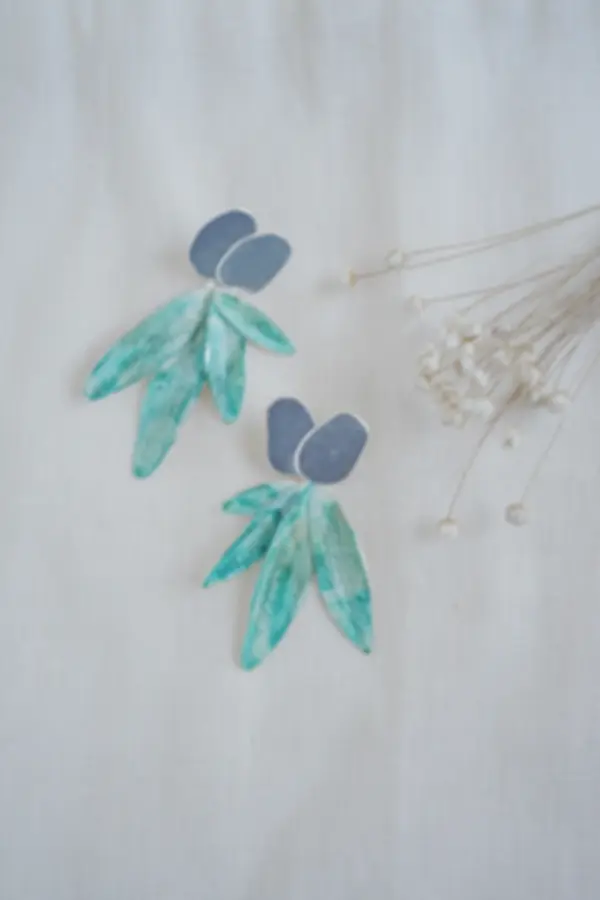 Pendientes Olivos de latón plata , joyería de autor María Rosúa, piezas únicas inspiradas en la naturaleza.