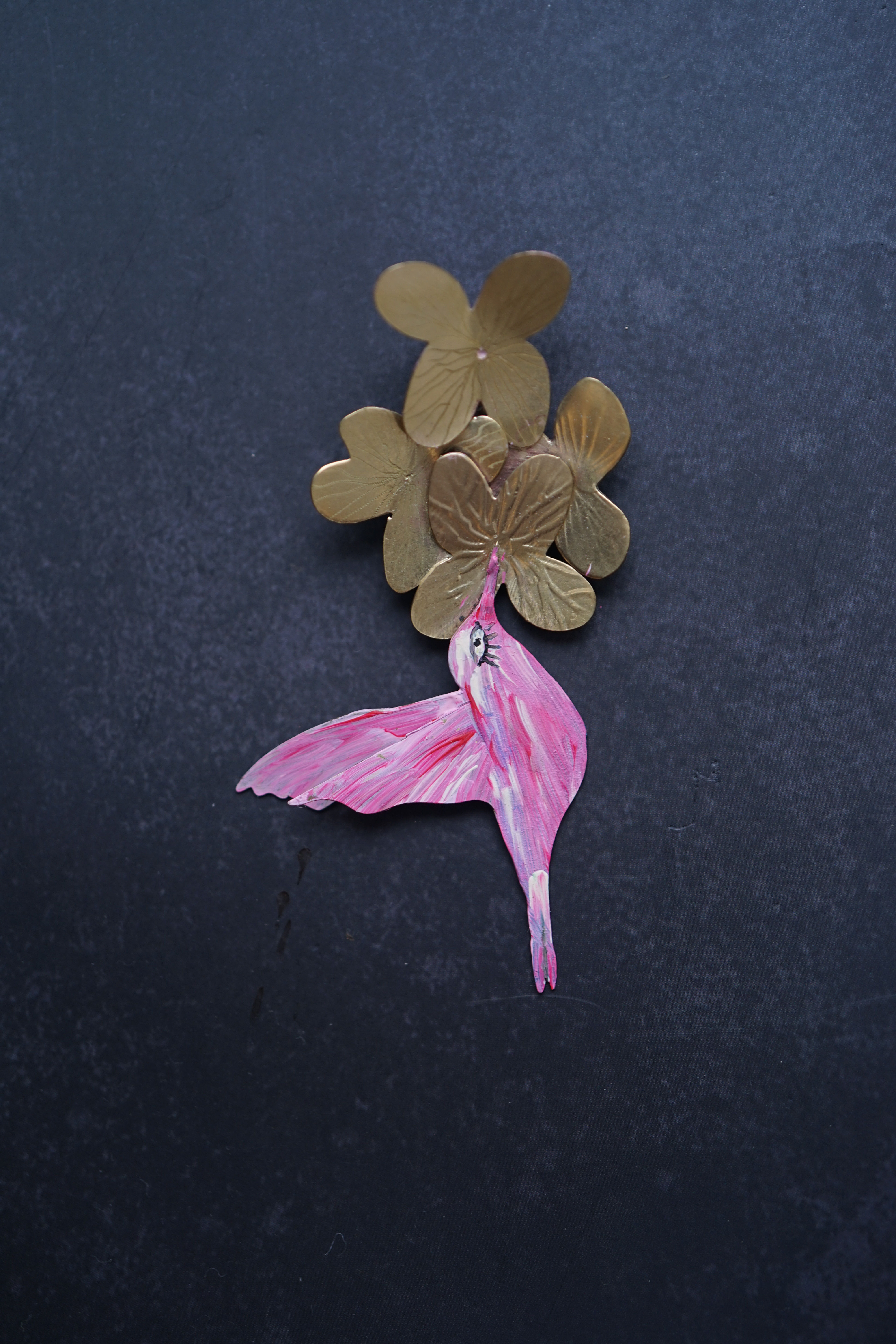 Colibrí y hortensias