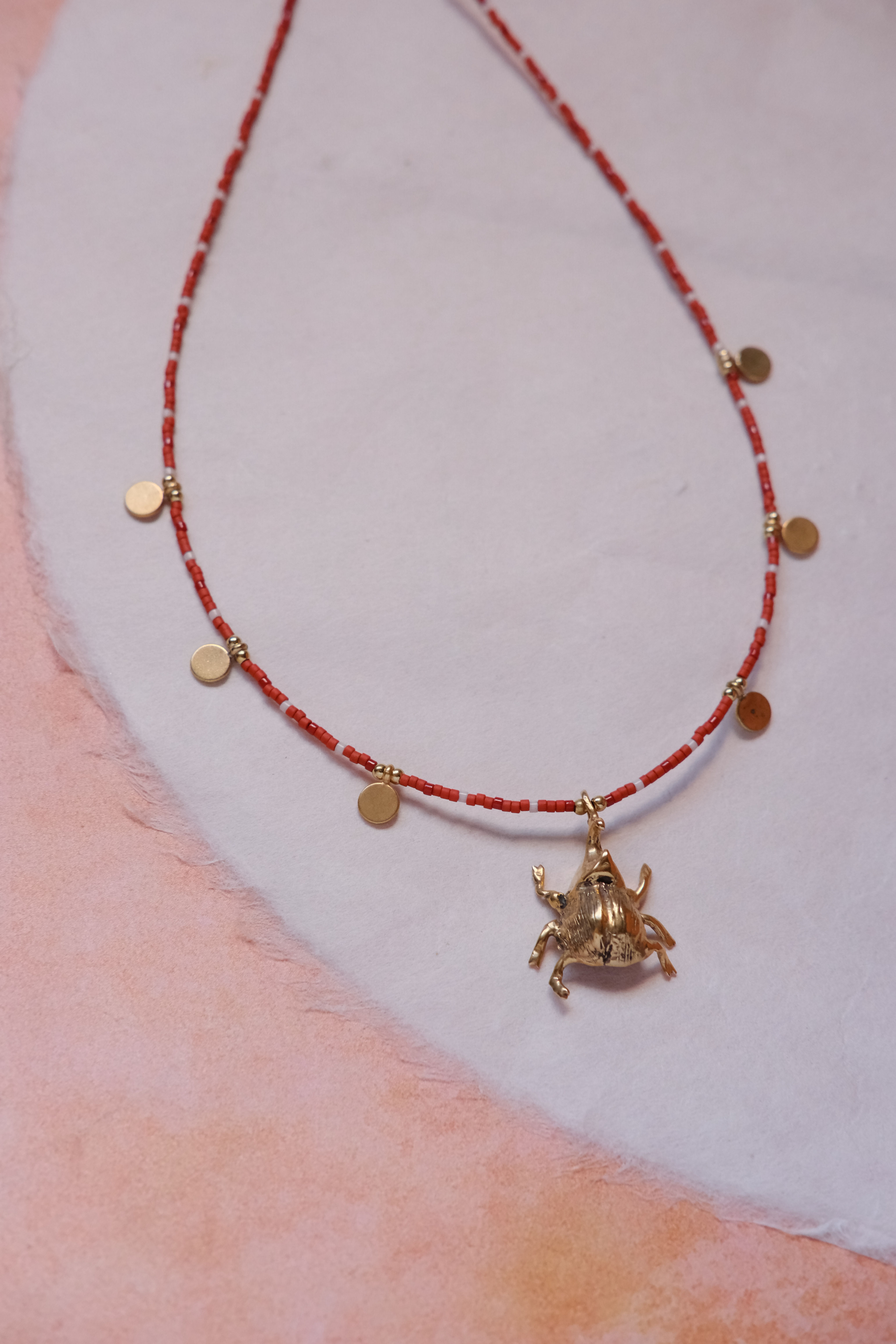 Collar escarabajo de colores