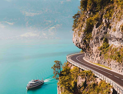 scemic-road-at-lake-thun-swiss-alps