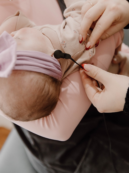 infant-chiropractic-care-delray-beach-and-boca-raton-florida-baby-getting-hrv-scan-for-ref