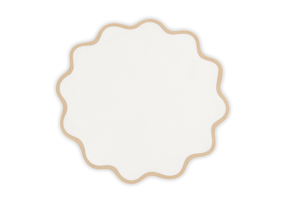 Thumbnail: Scallop Edge Round Placemat | Set of 4 | Matouk Luxury Linens