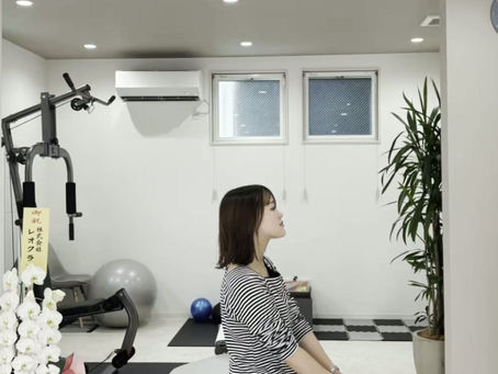 20代女性に多い「巻き肩・反り腰・骨盤の歪み」｜ととのえ家Sanareのソフトカイロ×バキバキ矯正