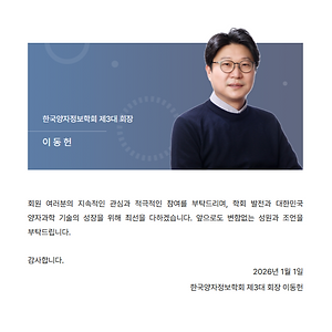 광택이 나는 흰색 구체
