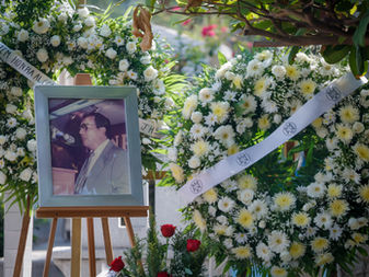 Rector hace guardia de honor en aniversario luctuoso de Jorge Humberto Silva Ochoa
