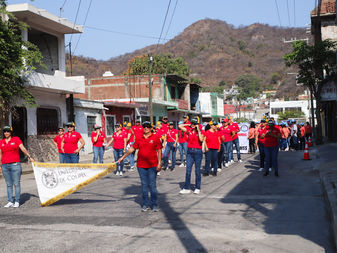 UdeC se suma al desfile por el Día Internacional del Trabajo, en Manzanillo