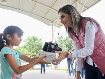 Arranca Margarita Moreno programa para dotar de calzado escolar niños de comunidades rurales