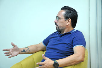 Publica Ihovan Pineda libro sobre la fractura entre el deseo y la realidad