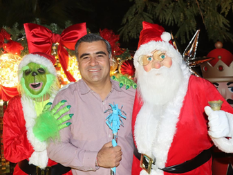 Presidente Riult Rivera hace encendido de la Villa Navideña en la colonia Santa Bárbara