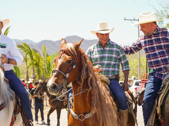 Mario Anguiano encabeza cabalgata del PVEM en Piscila