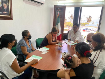 Entrega el Ayuntamiento de Manzanillo apoyos económicos a 19 familias