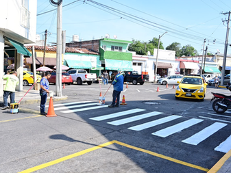 Ayuntamiento de Colima realiza trabajos de balizamiento y mantenimiento en el Mercado Constitución