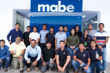 Estudiantes de FIME realizan visitas técnicas a GE Vernova, Mabe y CENAM, en Querétaro