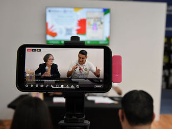 Presentan en la FIL 2025 Ni el pan ni el amor, de la poeta Guillermina Cuevas