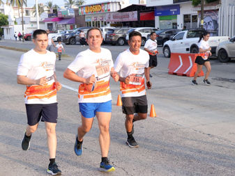 Participa rector en la 5ª Carrera CONTECON Manzanillo, “Corre por la educación”