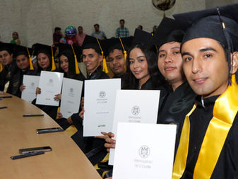 FCAT entrega certificados a egresados de licenciatura, especialidad y maestría