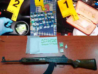 En Villa de Álvarez, detienen a dos personas y aseguran droga