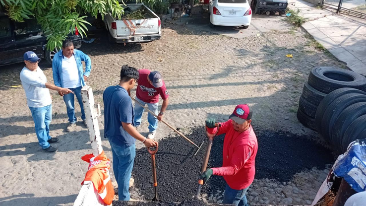 Continúa el mantenimiento a alcantarillas y calles en el municipio de Colima