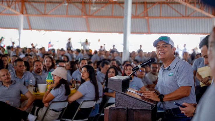 En unidad, 3 mil 500 universitarios conmemoran el Día Internacional del Trabajo