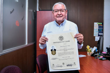 Recibe rector de la UTZMG su título de la UdeC, 43 años después de egresar