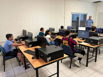 Con curso de verano, UdeC acerca la historia y la astronomía a un grupo de adolescentes