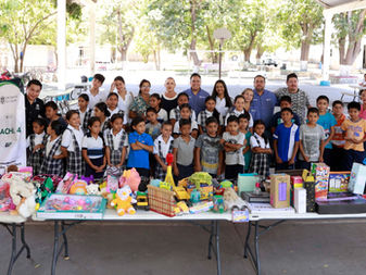 Realizan Voluntariado y estudiantes  donativo de juguetes en Casa Hogar