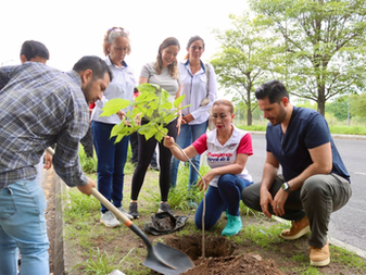 Encabezan Tey Gutiérrez y Vidalia reforestación en Libramiento Gob. Griselda Álvarez