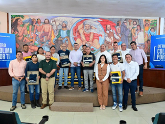 Riult Rivera entrega uniformes y nuevas motocicletas para reforzar los trabajos de Servicios Públicos en Colima