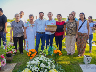 Rinde alcaldesa Tey Gutiérrez en panteones homenaje a villalvarenses destacados