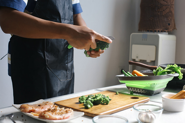 Aprende a almacenar y manipular alimentos de forma seguradurante la época de calor