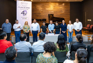 Inicia IUBA festejos por su 45 aniversario con entrega de piano y concierto de gala