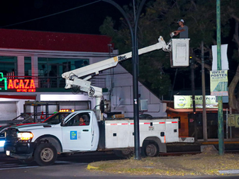 Riult Rivera camina El Diezmo junto a sus vecinos y atiende necesidades de luminarias y poda