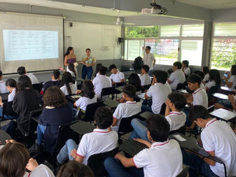 Imparten estudiantes de la Falcom talleres de lingüística, periodismo, escritura y fotografía