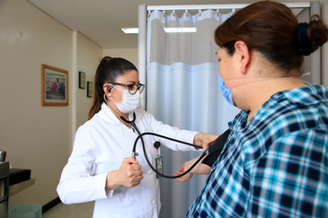 Cobertura universal en salud: México avanza de forma desigual e insuficiente 