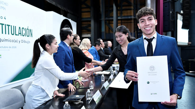 Bachillerato 4 entrega 164 actas de examen profesional; registra cifra récord de titulación
