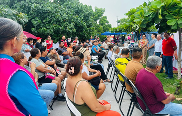 Joel Padilla atiende invitación de tianguistas en Valle de las Palmas Tecomán