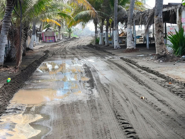 Ayuntamiento 𝗱𝗲 𝗧𝗲𝗰𝗼𝗺𝗮́𝗻 𝗿𝗲𝗮𝗹𝗶𝘇𝗮 𝗹𝗶𝗺𝗽𝗶𝗲𝘇𝗮 𝗱𝗲 𝗮𝗿𝗲𝗻𝗮 𝗲𝗻 𝗮𝗰𝗰𝗲𝘀𝗼 𝗮 𝗣𝗹𝗮𝘆𝗮 𝗣𝗮𝘀𝗰𝘂𝗮𝗹𝗲𝘀